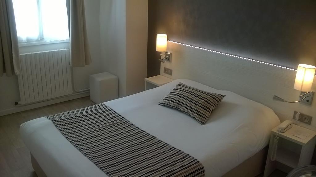 Château-Gontier Contact Hotel Du Cerf חדר תמונה