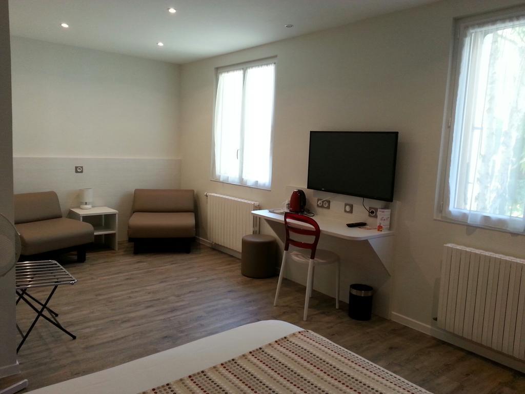 Château-Gontier Contact Hotel Du Cerf מראה חיצוני תמונה