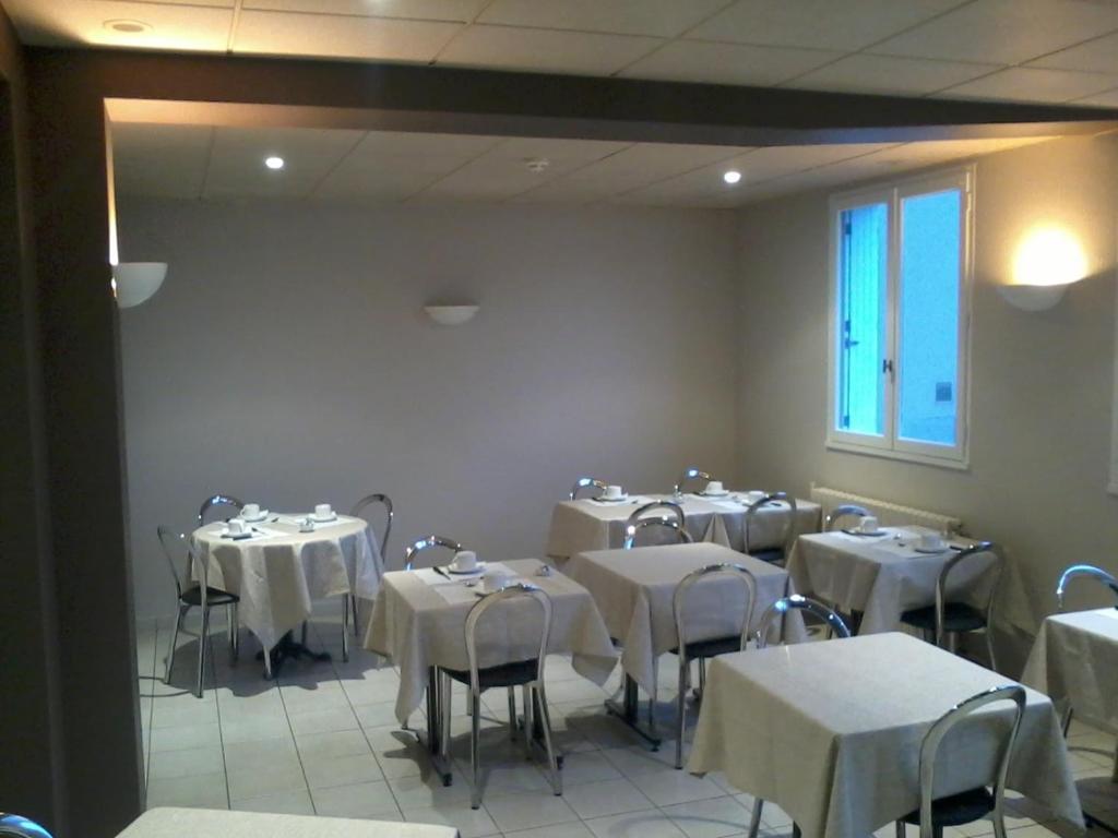 Château-Gontier Contact Hotel Du Cerf מראה חיצוני תמונה