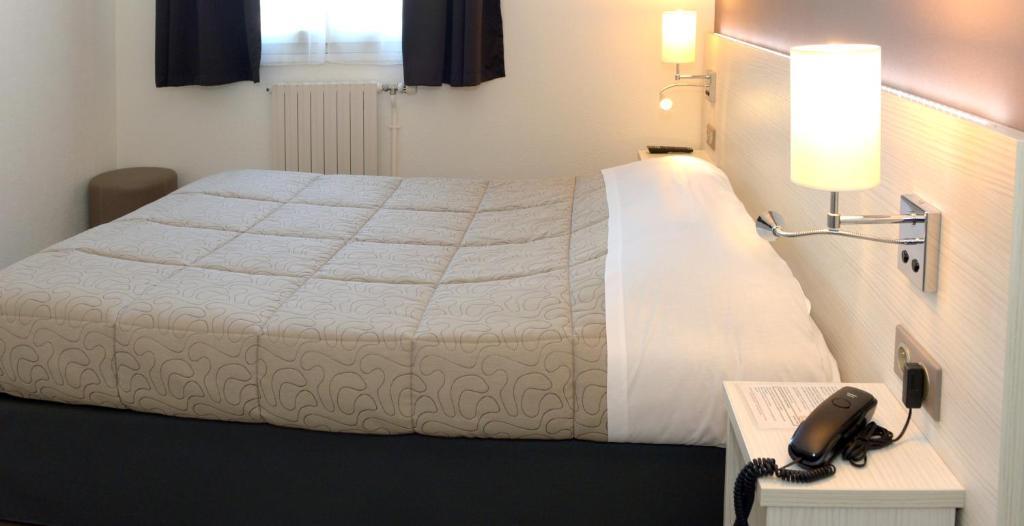 Château-Gontier Contact Hotel Du Cerf חדר תמונה